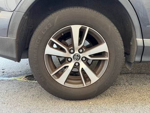 Used 2018 Toyota RAV4 XLE FWD image 15