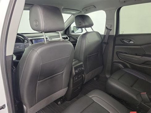 Used 2023 GMC Acadia SLT image 11