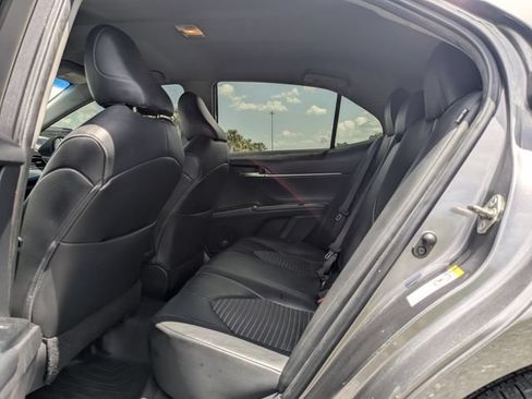 Used 2019 Toyota Camry SE FWD image 14