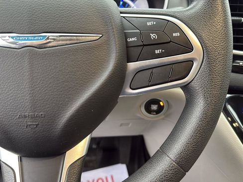 Used 2018 Chrysler Pacifica Touring Plus image 16