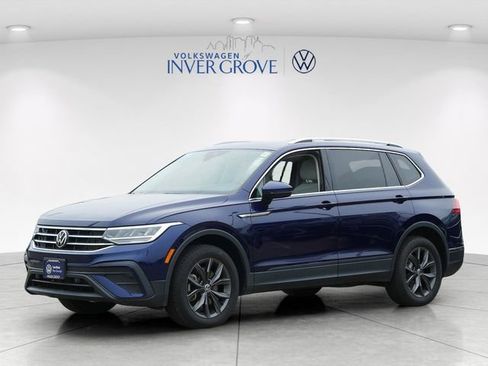 Certified 2023 Volkswagen Tiguan SE w/ Panoramic Sunroof Package AWD/4WD image 3