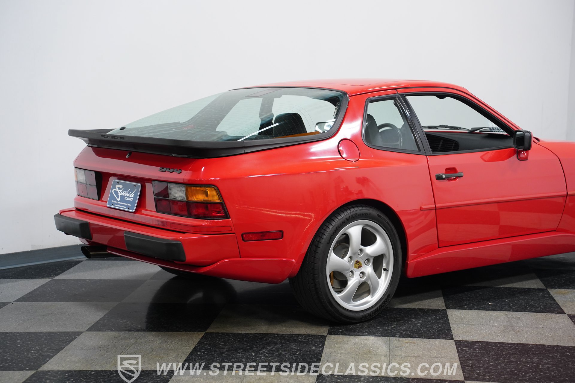 Used 1987 Porsche 944 Coupe RWD image 25