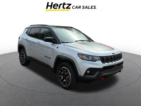 Used 2025 Jeep Compass Trailhawk image 1