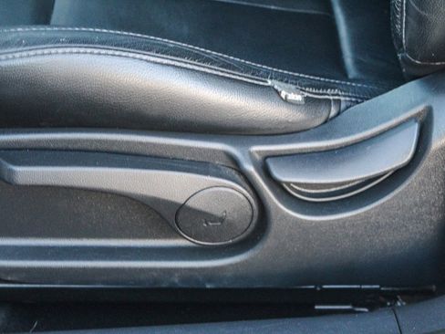 Used 2017 Hyundai Veloster Base image 23