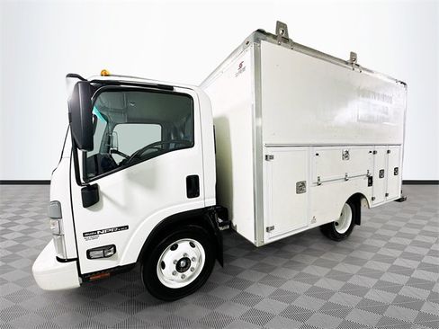 Used 2024 Isuzu NPR image 4