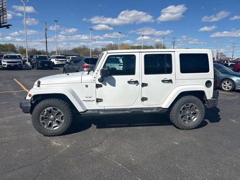 Used 2017 Jeep Wrangler Unlimited Sahara w/ Connectivity Group AWD/4WD image 5