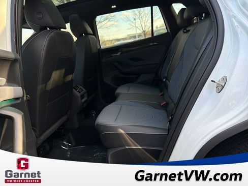 New 2026 Volkswagen Tiguan SE image 17