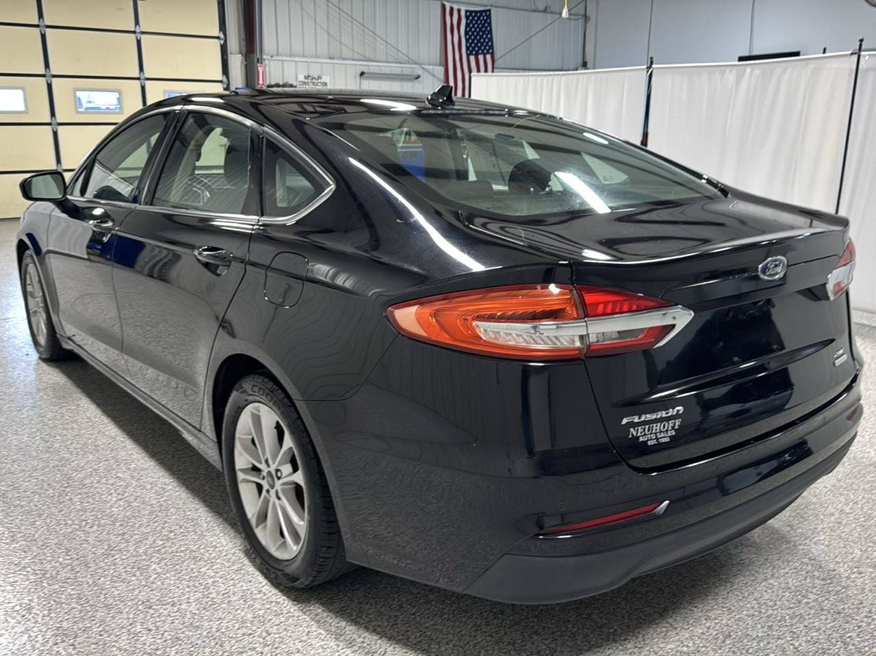 Used 2019 Ford Fusion SE FWD image 5