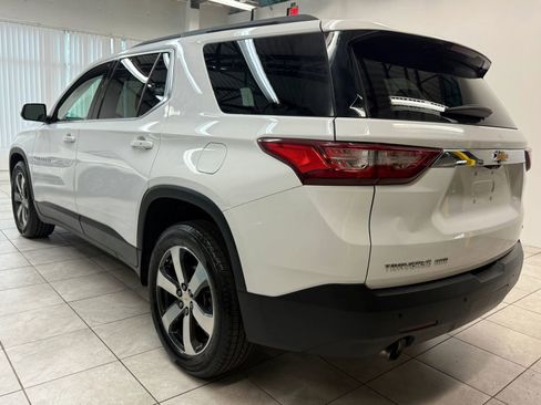 Used 2020 Chevrolet Traverse LT w/ LT Premium Package image 7