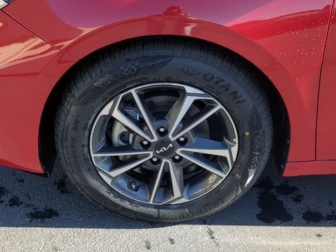 Used 2023 Kia Forte LXS w/ LXS Technology Package image 13