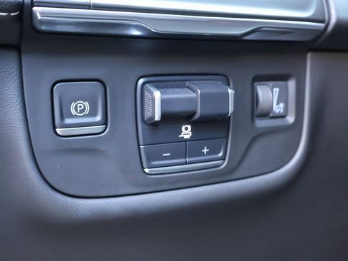 Certified 2023 Cadillac Escalade ESV Sport w/ LPO, ONYX Package image 22