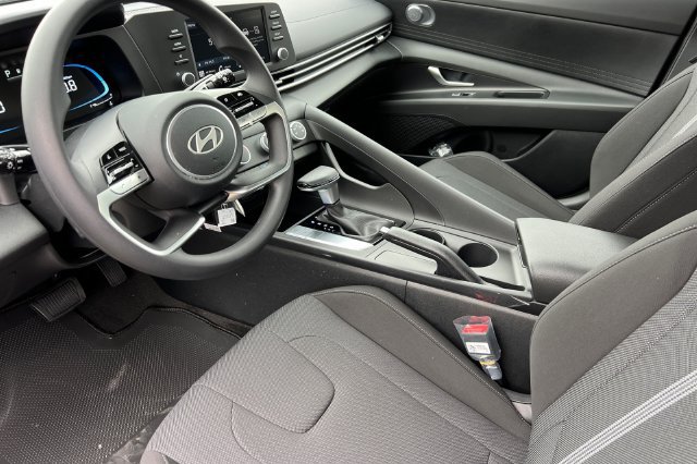 New 2026 Hyundai Elantra SE FWD image 9