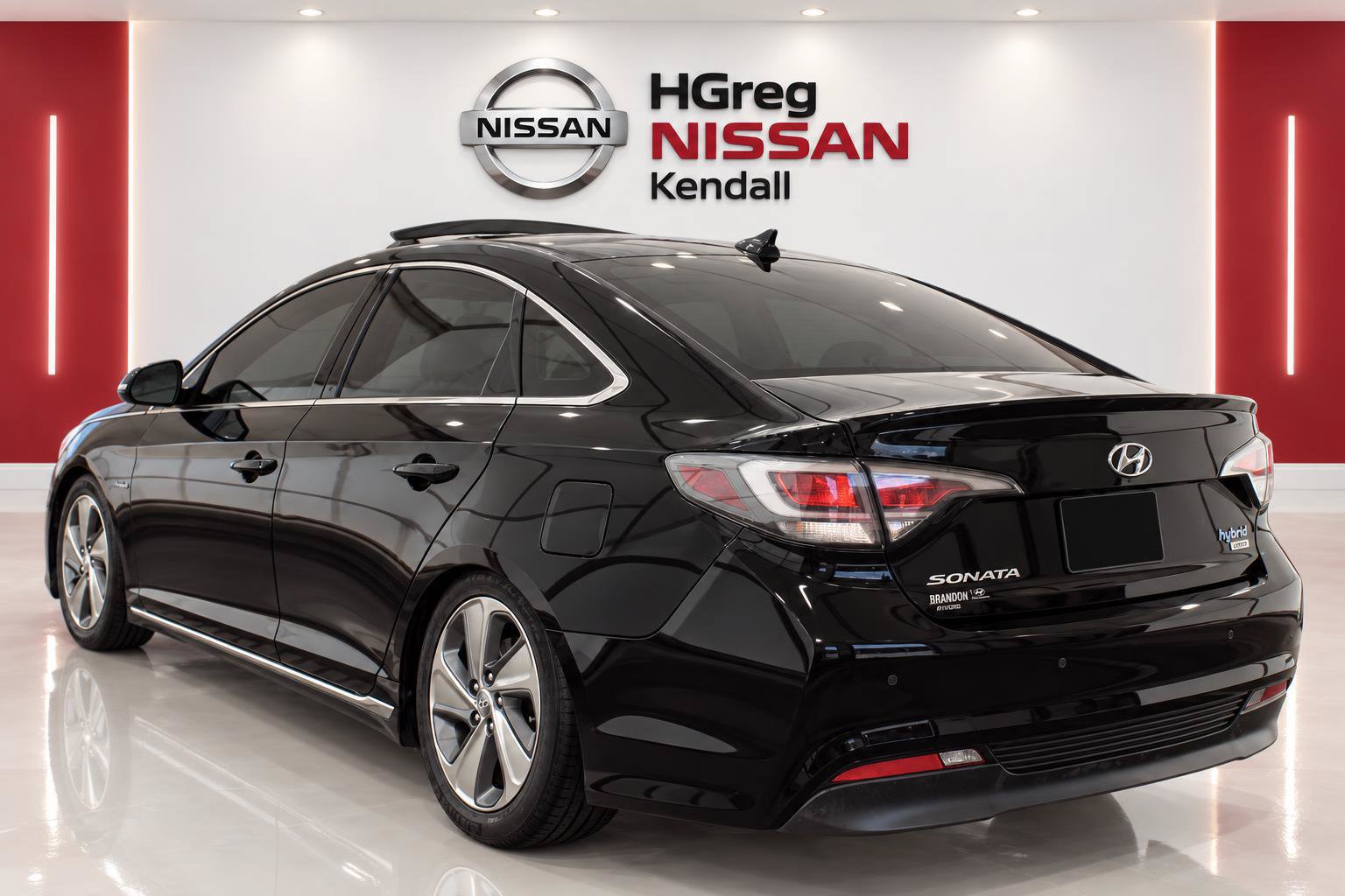Used 2017 Hyundai Sonata Limited w/ Ultimate Package 02 FWD image 2