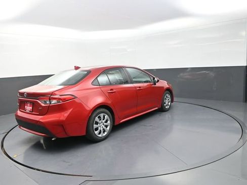 Used 2021 Toyota Corolla LE FWD image 55