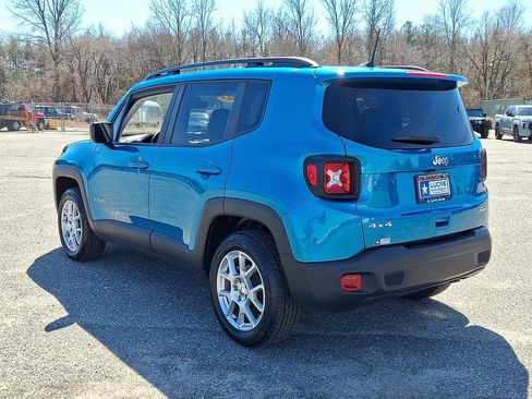 Used 2022 Jeep Renegade Latitude AWD/4WD image 8