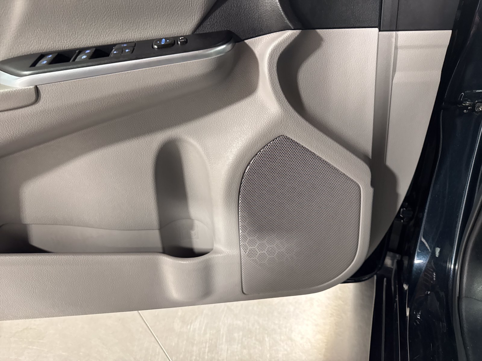 Used 2017 Toyota Camry SE FWD image 14