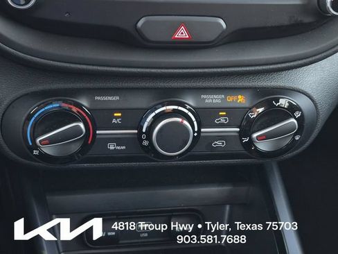 Certified 2025 Kia Soul LX w/ LX Technology Package FWD image 32