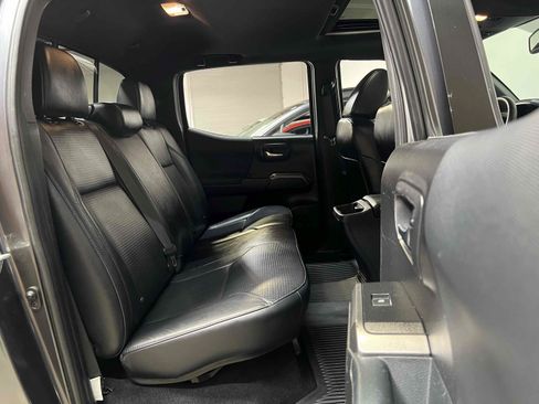Used 2021 Toyota Tacoma TRD Sport w/ TRD Premium Sport Package RWD image 40