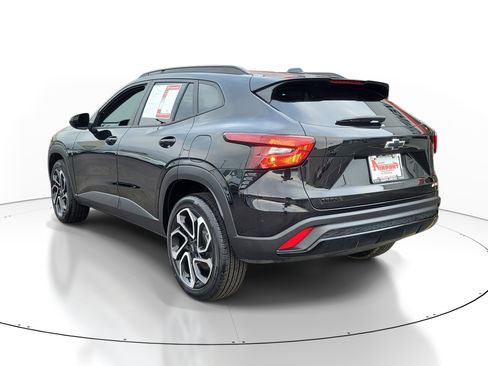 Used 2025 Chevrolet Trax RS image 3