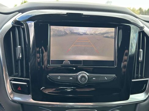 Used 2021 Chevrolet Traverse LS FWD image 23