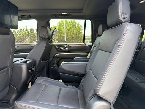 Used 2023 Chevrolet Suburban High Country w/ Premium Package 2 AWD/4WD image 6