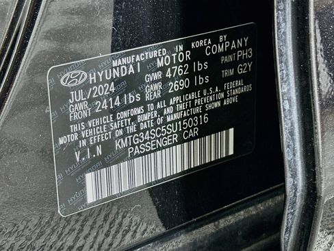 Used 2025 Genesis G70 2.5T RWD image 12