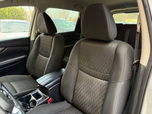 Used 2019 Nissan Rogue SV FWD image 11