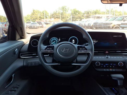 Certified 2024 Hyundai Elantra SEL FWD image 19