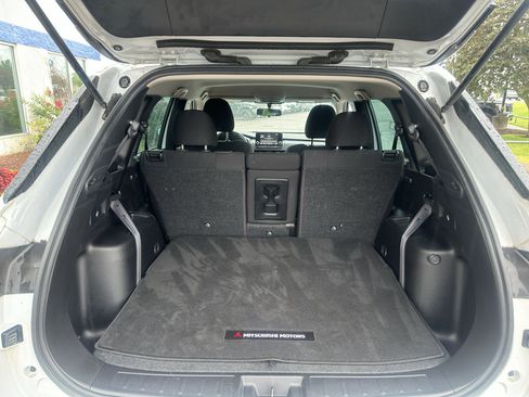 Used 2023 Mitsubishi Outlander ES AWD/4WD image 14
