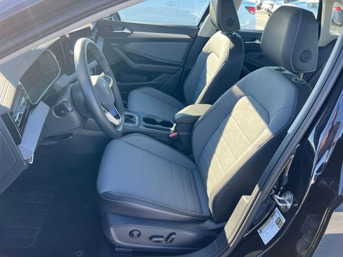 Used 2025 Volkswagen Jetta SE image 25