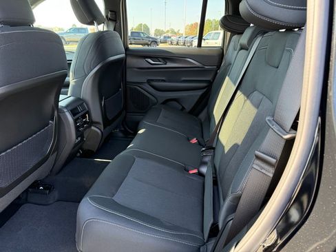 New 2025 Jeep Grand Cherokee Laredo image 25