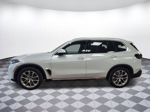 Used 2025 BMW X5 xDrive50e image 2