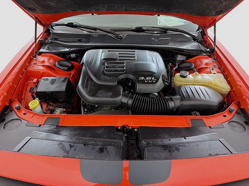 Used 2017 Dodge Challenger SXT w/ Blacktop Package image 11