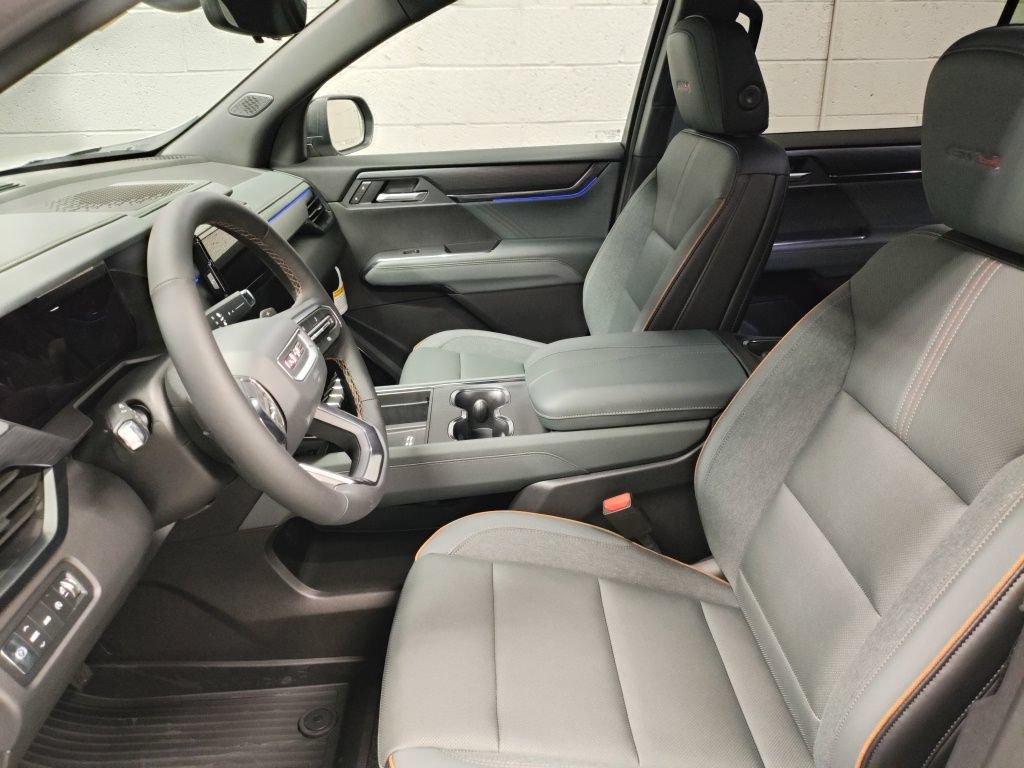 New 2026 GMC Acadia AT4 w/ LPO, Floor Liner Package AWD/4WD image 24