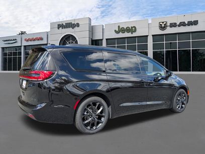 New 2026 Chrysler Pacifica Limited