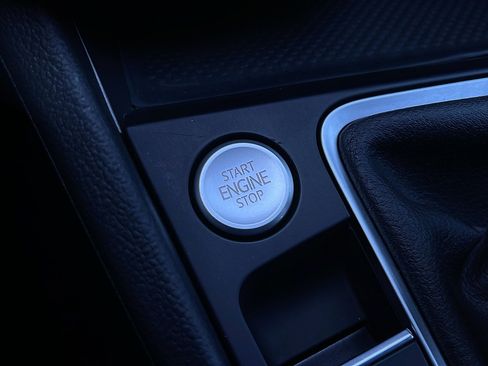 Used 2024 Volkswagen Jetta SE FWD image 19