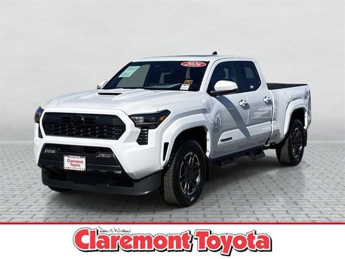 Used 2026 Toyota Tacoma TRD Sport image 1
