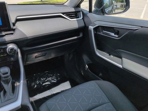 Certified 2025 Toyota RAV4 XLE w/ Convenience Package FWD image 17