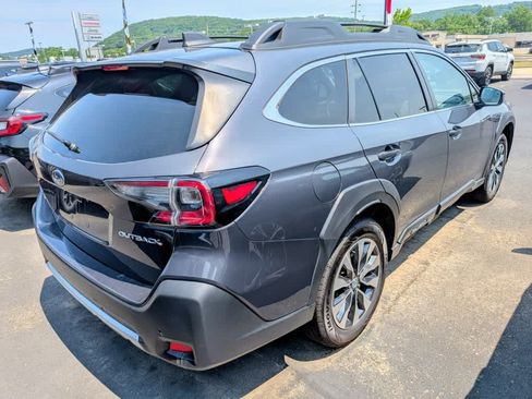 Used 2023 Subaru Outback Limited AWD/4WD image 6