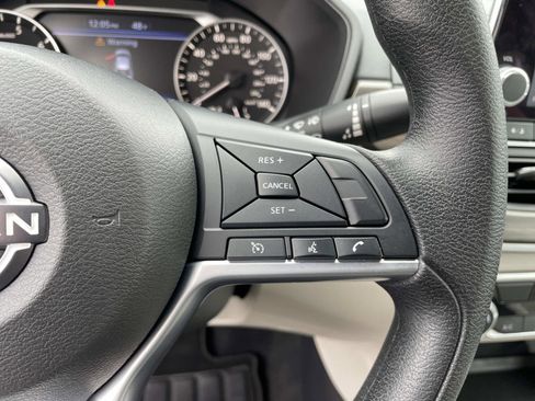 Used 2025 Nissan Altima 2.5 SV image 21