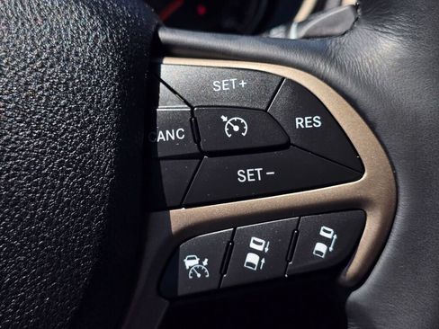 Used 2015 Jeep Cherokee Limited w/ Technology Group AWD/4WD image 28