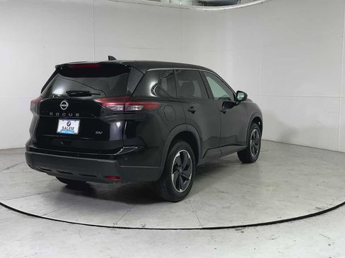 Used 2024 Nissan Rogue SV FWD image 9