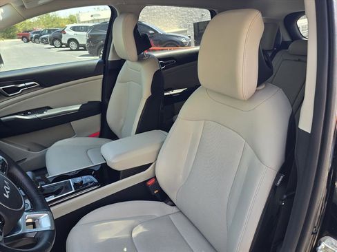 Used 2025 Kia Sportage EX image 12