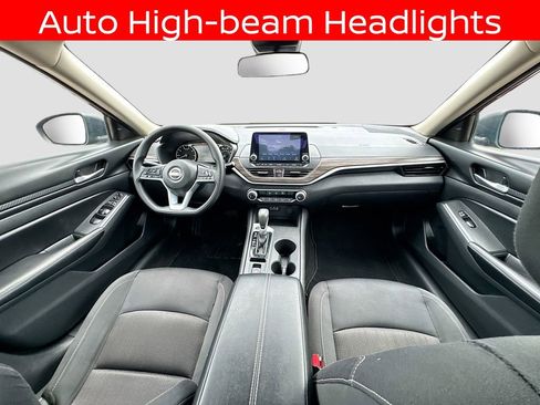 Used 2025 Nissan Altima 2.5 SV AWD/4WD image 11