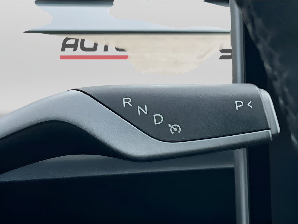 Used 2024 Tesla Model Y Long Range RWD image 17