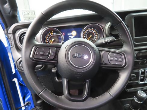Used 2022 Jeep Gladiator Sport AWD/4WD image 39