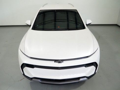 Used 2024 Chevrolet Equinox EV FWD LT w/ 2LT image 10