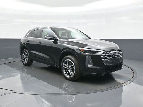 Used 2025 Audi Q5 Premium w/ Convenience Package AWD/4WD image 1