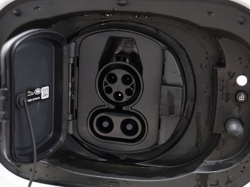 New 2025 Land Rover Range Rover SE image 17