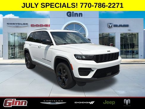 Used 2023 Jeep Grand Cherokee Altitude RWD image 1